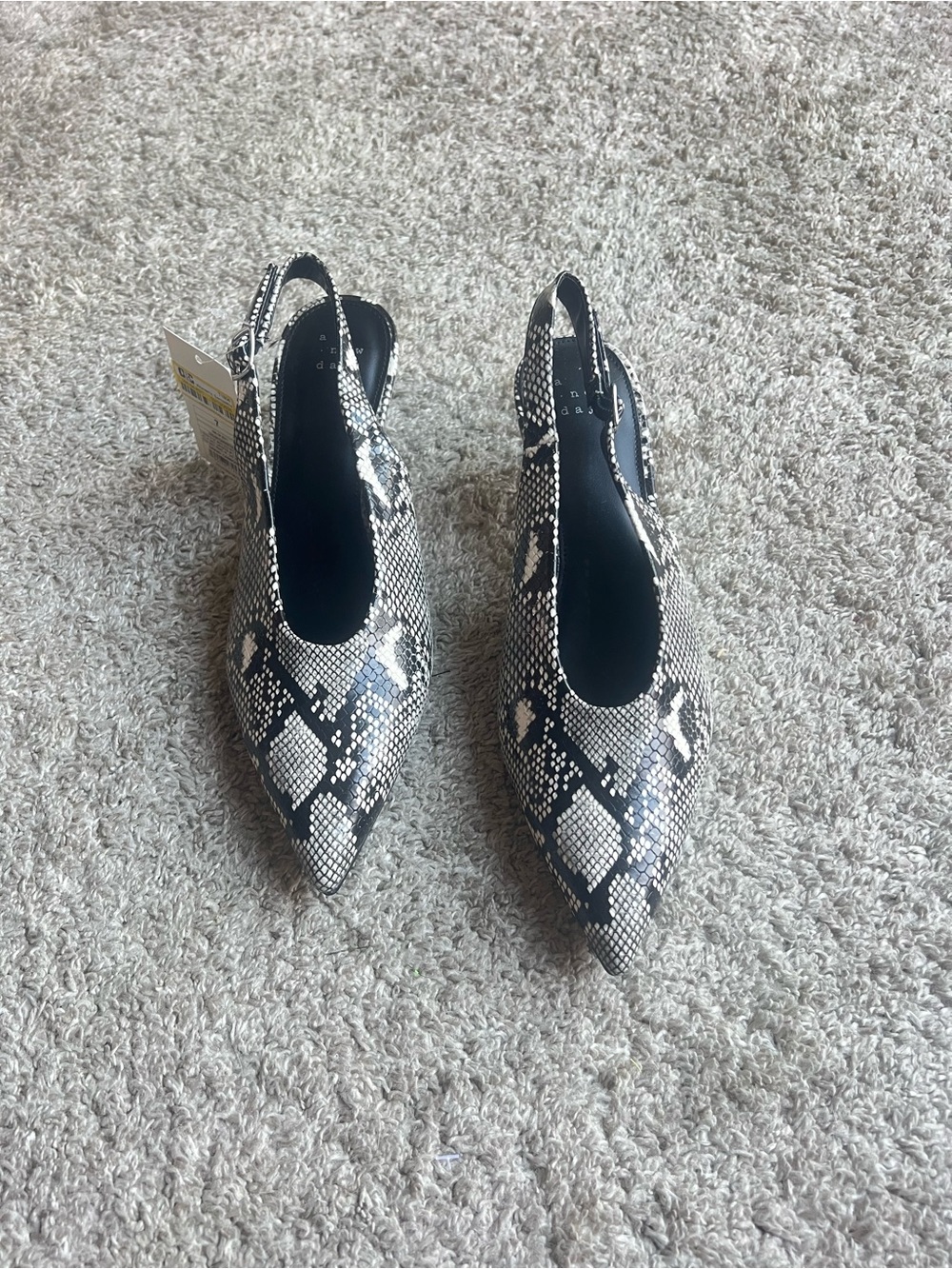 Pointed Toe Slingback Flats in Black & White Snake Print. Size 7